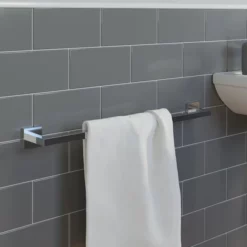 Architeckt Saturn Chrome Towel Rail